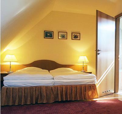 Hotel Bielany Bielany Wrocławskie Exteriör bild