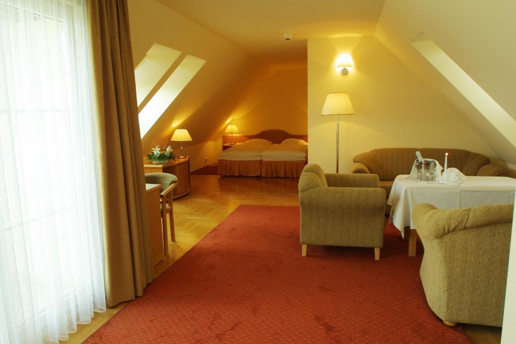 Hotel Bielany Bielany Wrocławskie Exteriör bild