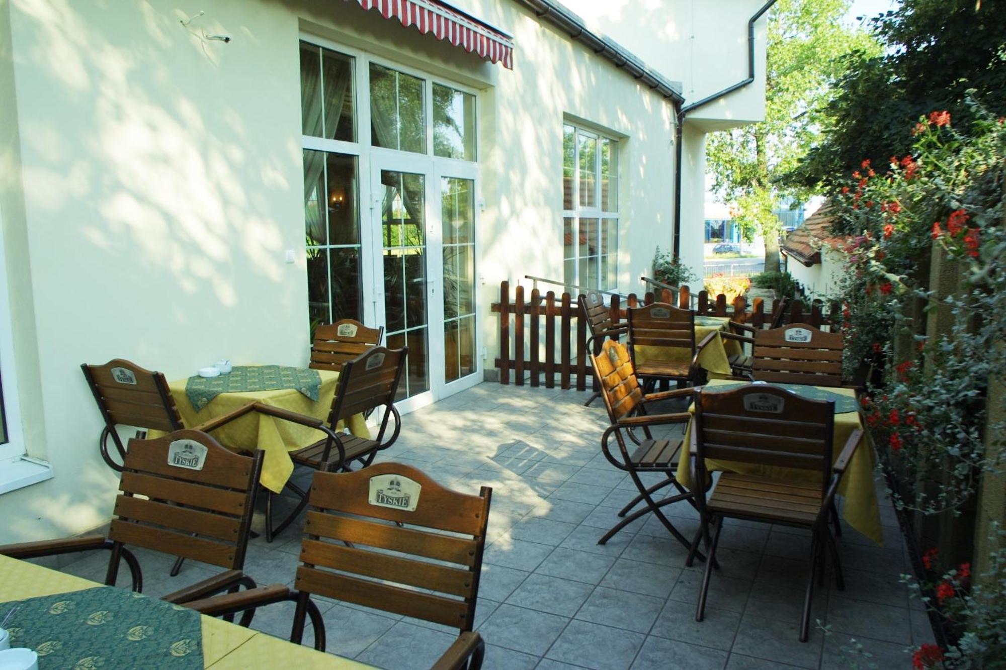 Hotel Bielany Bielany Wrocławskie Exteriör bild