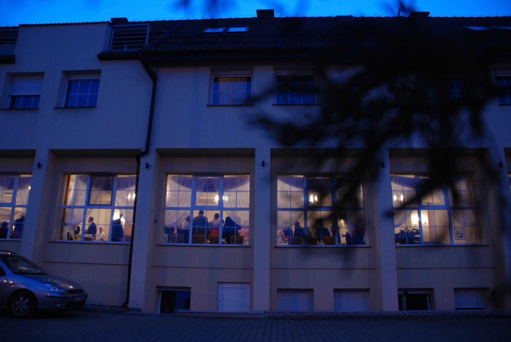 Hotel Bielany Bielany Wrocławskie Exteriör bild