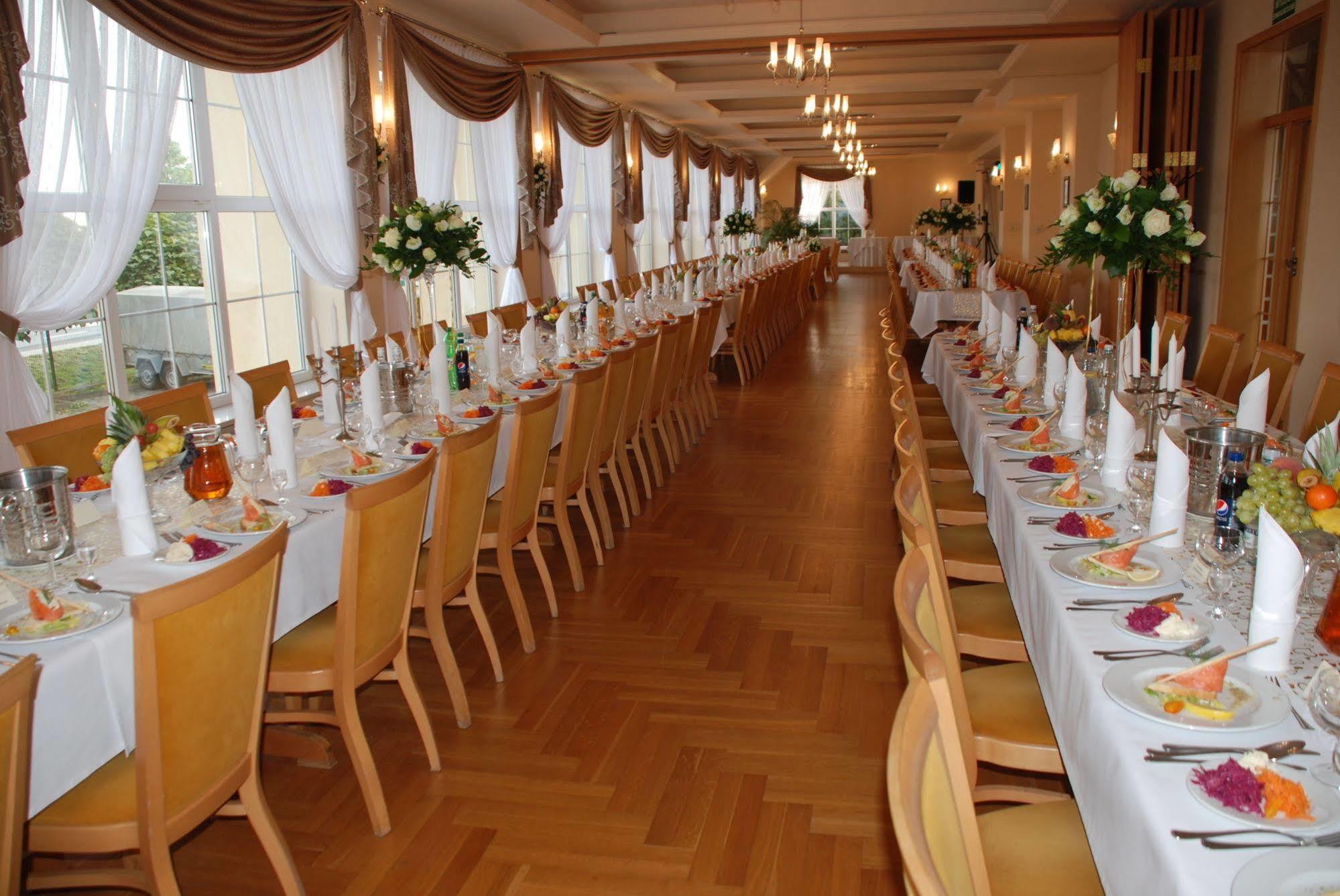 Hotel Bielany Bielany Wrocławskie Exteriör bild